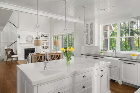 Traditional white kitchen with lots of doors and drawers